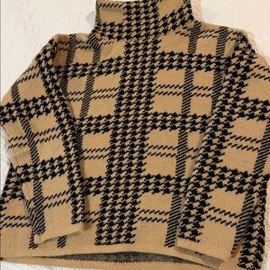 Women’s Beautiful Camel and Black Plaid Turtleneck Sweater.Small Hardly worn.